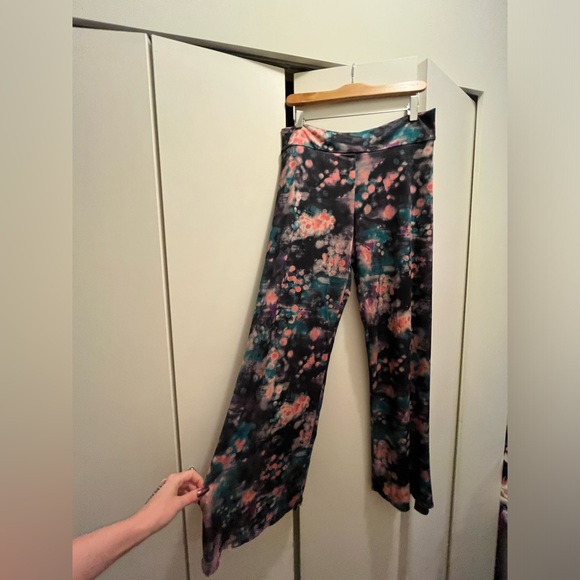 Onezie Pura Vida Flowy Split Leg Pants - Picture 6 of 12